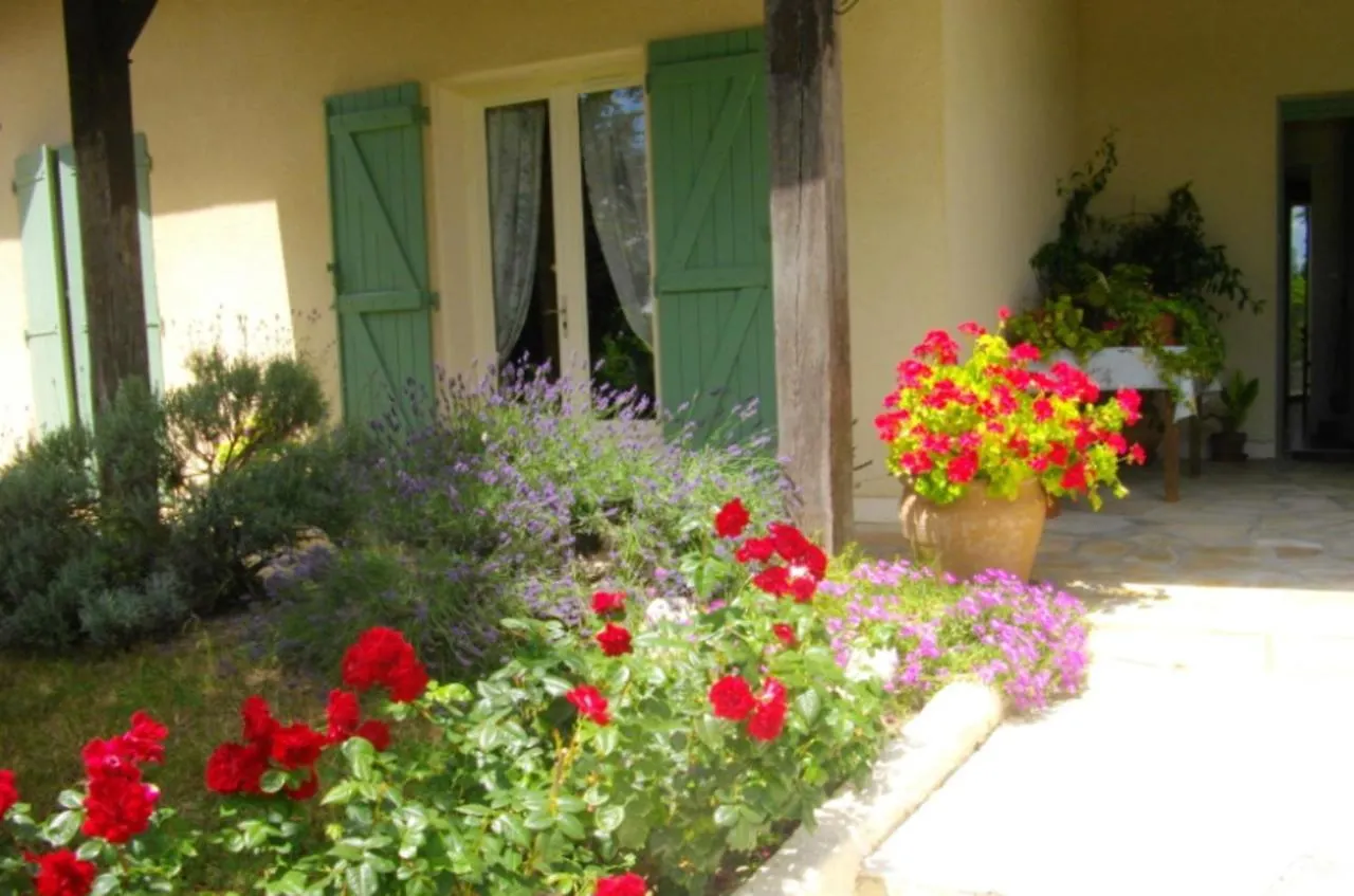 Appartement Charmant A Montpezat De Quercy Avec Piscine Privee 40 M²